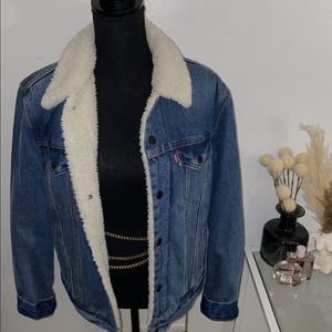 LEVI’S JEAN JACKET